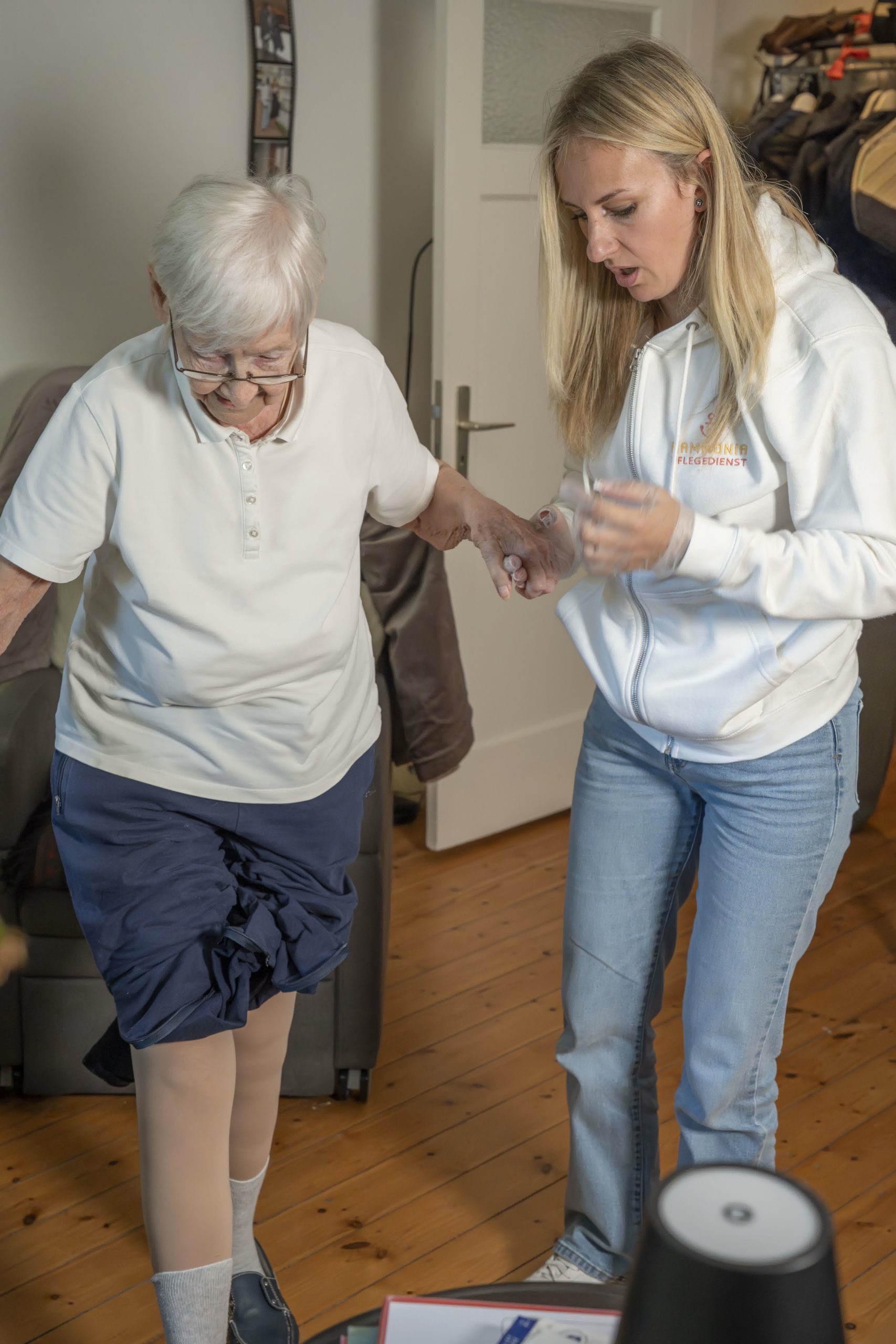 Beratungsgespräch des Pflegedienstes Hammonia zu Pflegeleistungen und Anträgen